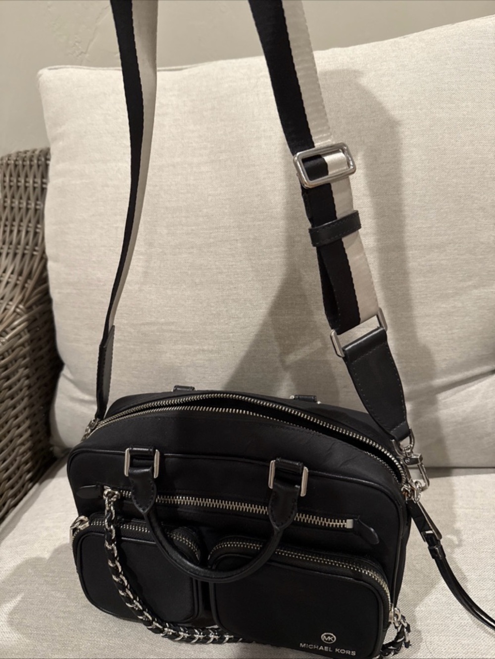 MICHAEL KORS ELLIOT BLACK SMALL UTILITY CAMERA CROSSBODY BAG MSRP $358 - Picture 11 of 11